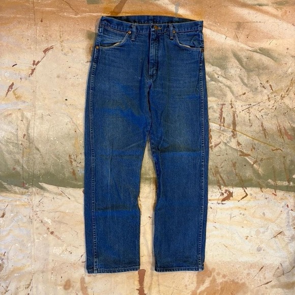 Vintage dark wash wrangler jeans Measure 32x28 - Picture 2 of 6